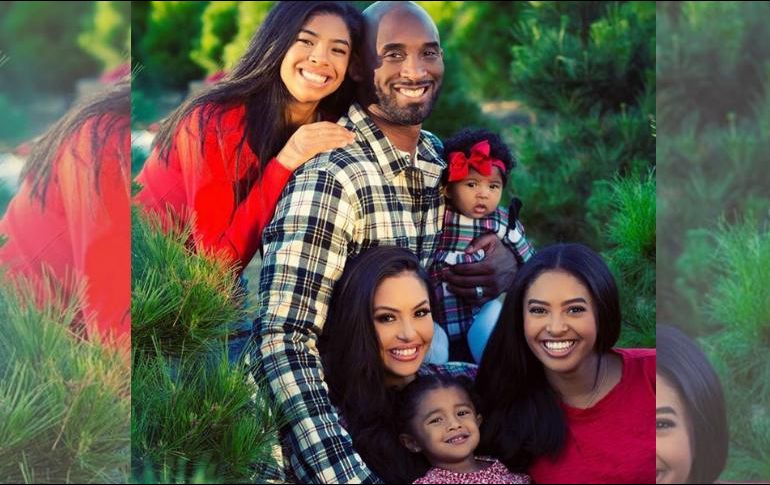 Vanessa publicó una imagen de ella junto a Kobe y sus cuatro hijas. INSTAGRAM / vanessabryant