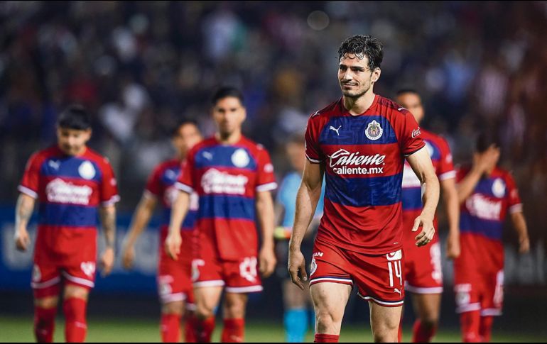 Afectados. Para Antonio Briseño (#14) lo que más le pega al equipo es que una institución como Chivas ya no pueda pelear por el título copero. IMAGO7