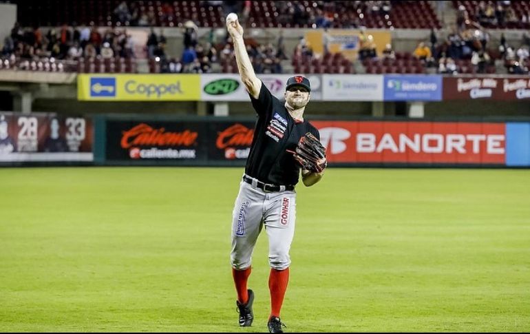 En ocho entradas completas, Lively sólo permitió cinco hits, dio una base por bolas y ponchó a siete rivales. FACEBOOK/Venadosmazatlan