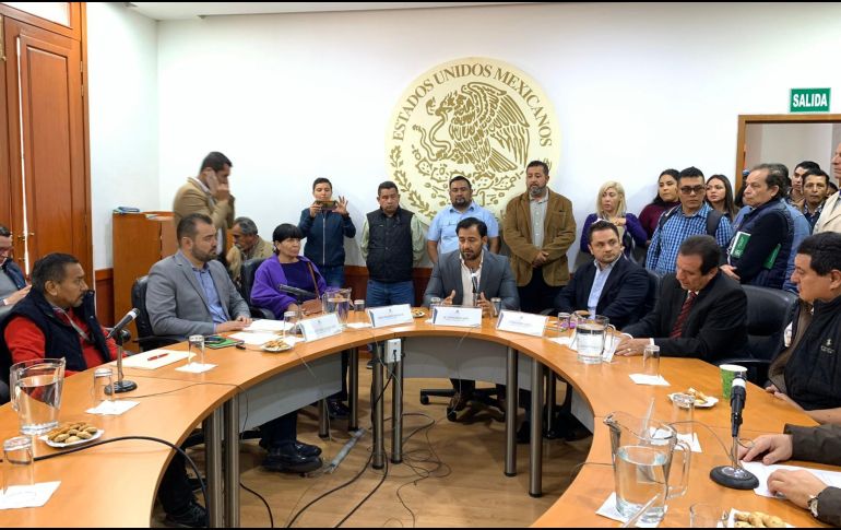 En la reunión frustrada estuvieron miembros de la sociedad civil que cuestionaron las labores de la comisaria. TWITTER/LegislativoJal