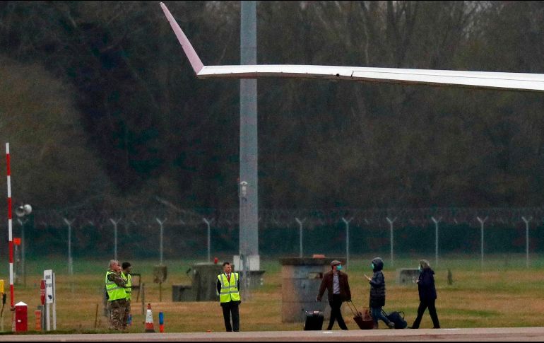 Acción Nacional solicita que la flota aérea del gobierno sea utilizada para ayudar a los mexicanos que piden salir de China, y no para los amigos de López Obrador como Evo Morales. AFP / A. Dennis