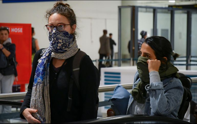 Autoridades estadounidenses afirmaron que los pasajeros se ofrecieron como voluntarios para permanecer en cuarentena durante unos días. EFE