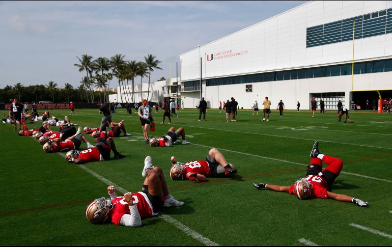 El conjunto de San Francisco entrenó ayer con todos sus elementos de cara al juego de mañana ante Kansas City. AP/W. Lee
