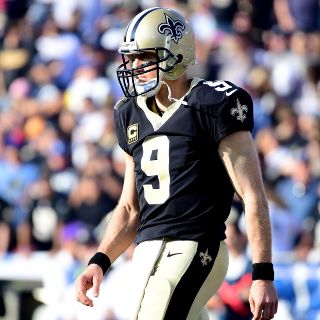 Drew Brees deja en suspenso su estadía en la NFL