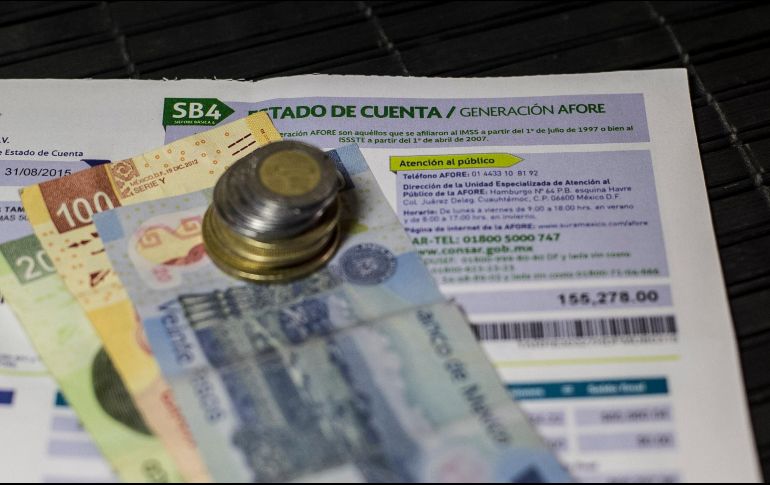 Jugadores rojinegros celebran tras el primer gol conseguido por Luciano Acosta, aunque en esta ocasión la Fiel no estuvo presente. EL INFORMADOR/A. Camacho