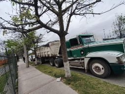 Los patrulleros realizan rondines en los siete ingresos carreteros para infraccionar sobre la marcha a aquellos tráileres que ingresaran durante la restricción. EL INFORMADOR / S. Blanco