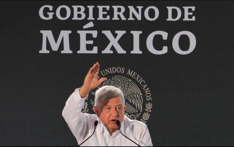 El Mandatario federal dice que vigilará a las firmas que prestan sus servicios al gobierno para la edificación de los grandes proyectos de infraestructura de su administración. NTX / J. Lira