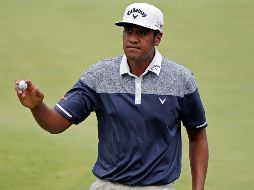 Tony Finau registró una tercera ronda de nueve abajo de par, 63 golpes, para llegar a un total de -16 golpes. AP/ARCHIVO