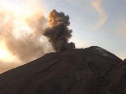 El Cenapred reiteró su exhorto a la población para no acercarse al volcán y sobre todo al cráter. TWITTER / @CNPC_MX