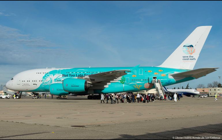 Pasajeros del vuelo procedente de China a su llegada a la base aérea Istres-Le Tube, cerca de la ciudad francesa de Istres. EFE/EPA/Minisferio de Defensa francés