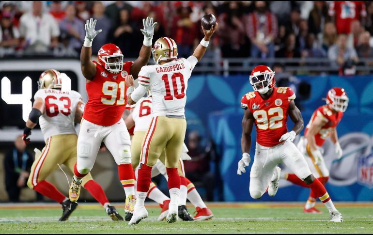 Garoppolo buscaba la zona de anotación. EFE