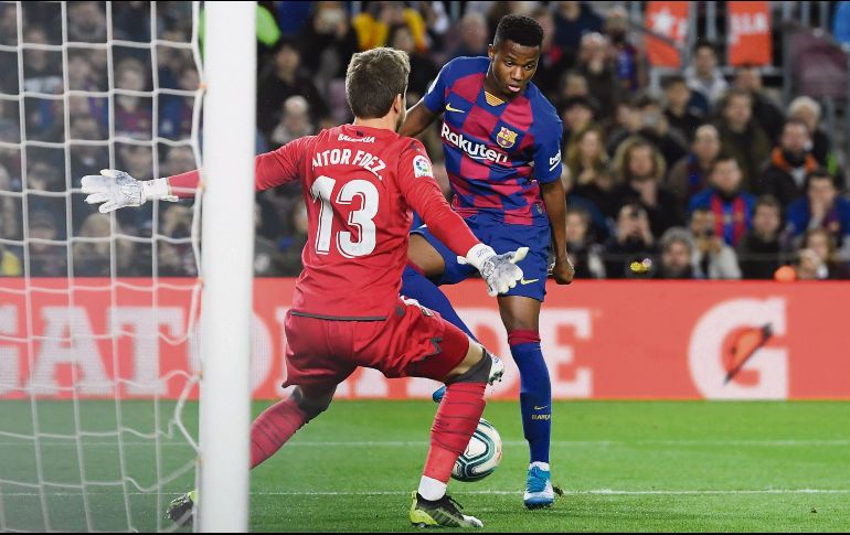 Estelar. El joven Ansu Fati fue la figura del encuentro al marcar un doblete que sirvió para que los culés lograran la victoria. AFP