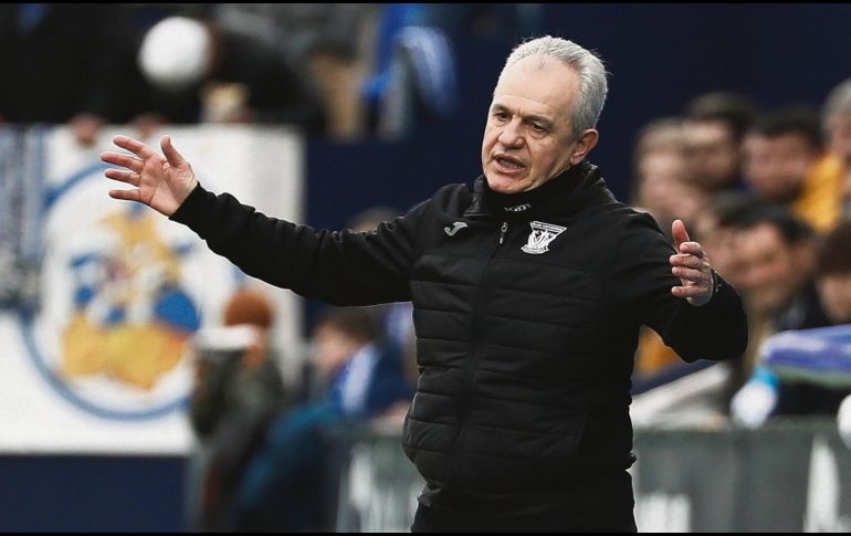 Cumple. El mexicano Javier Aguirre busca sacar al equipo pepinero de la zona de descenso. EFE