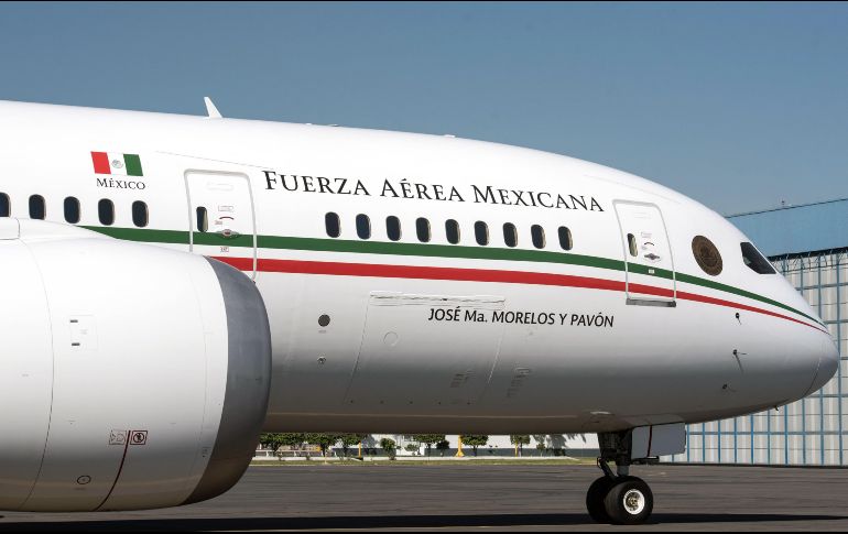 El Presidente señala que esta semana se definiría la rifa de la aeronave. AFP / ARCHIVO