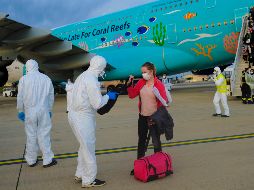 Un grupo de 254 extranjeros evacuados de Wuhan, incluidos 10 mexicanos, llegaron a la base militar de Istres, Francia, el 2 de febrero. AP/ARCHIVO