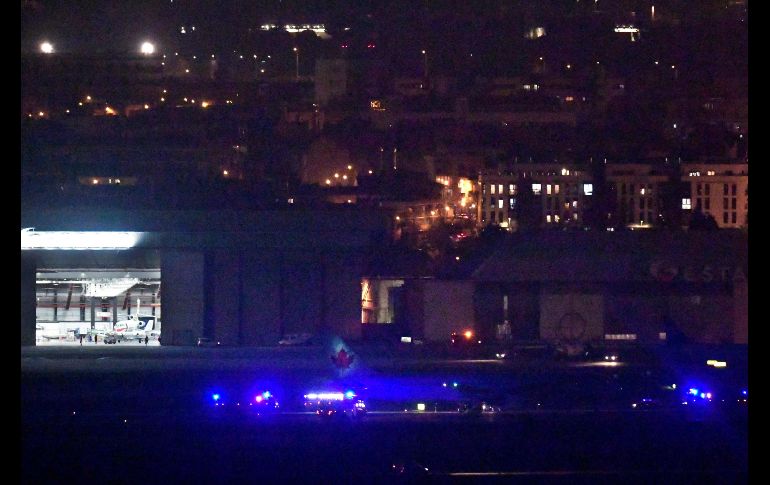 Minutos después de las 19: horas locales, el avión tocó tierra sin incidentes. AFP/J. Soriano