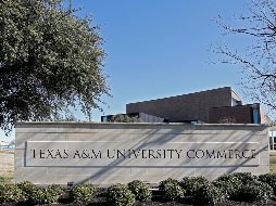 Policías implementaron un cerco alrededor del centro educativo. EFE/L. W. Smith