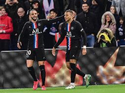 Conflicto. El atacante galo (derecha) ha tenido algunos roces con su actual entrenador.  TWITTER/@psg_inside