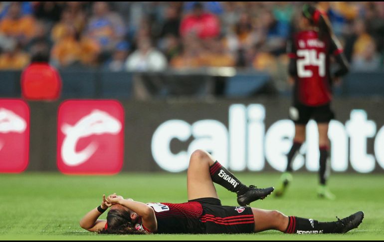 Primer revés. Jugadoras del Atlas lucen tristes tras la derrota sufrida ayer en Nuevo León. IMAGO7