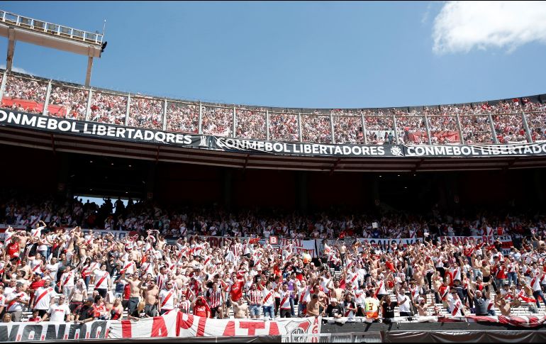 El 24 de noviembre de 2018, a la afueras del estadio Monumental, aficionados apedrearon el autobús que conducía a los jugadores de Boca Juniors al estadio para el partido de vuelta de la final del torneo. EFE / ARCHIVO