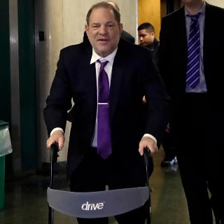 "Él es mi violador", señala acusadora de Harvey Weinstein