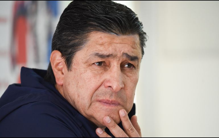 Perdido. Luis Fernando Tena espera encontrar la forma de que el Rebaño sea un vendaval al ataque y pueda defender de mejor manera. IMAGO7