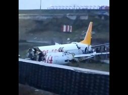 El aeropuerto de Sabiha Gökçen, que se halla en la parte asiática de la ciudad, ha quedado cerrado al tráfico. TWITTER / @Hsn_Erydn