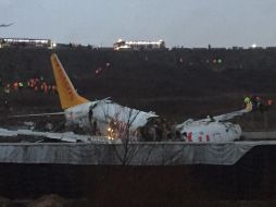 La aeronave de Pegasus Airlines se salió de la pista en el aeropuerto Sabiha Gokcen de Estambul. AFP/M. Demir