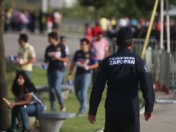 La víctima y su acompañante reportaron los hechos, y al lugar llegó otra unidad de la policía zapopana, cuyos elementos aprehendieron a sus dos compañeros señalados. EL INFORMADOR / ARCHIVO