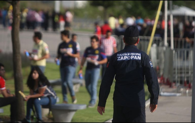 La víctima y su acompañante reportaron los hechos, y al lugar llegó otra unidad de la policía zapopana, cuyos elementos aprehendieron a sus dos compañeros señalados. EL INFORMADOR / ARCHIVO