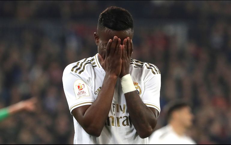 El brasileño Vinicius Jr. reacciona en un momento del encuentro en el estadio santiago Bernabéu. EFE / K. Huesca