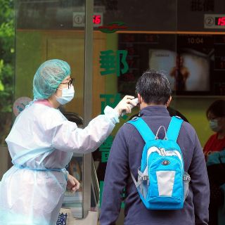 Número de muertes por coronavirus en China asciende a 636