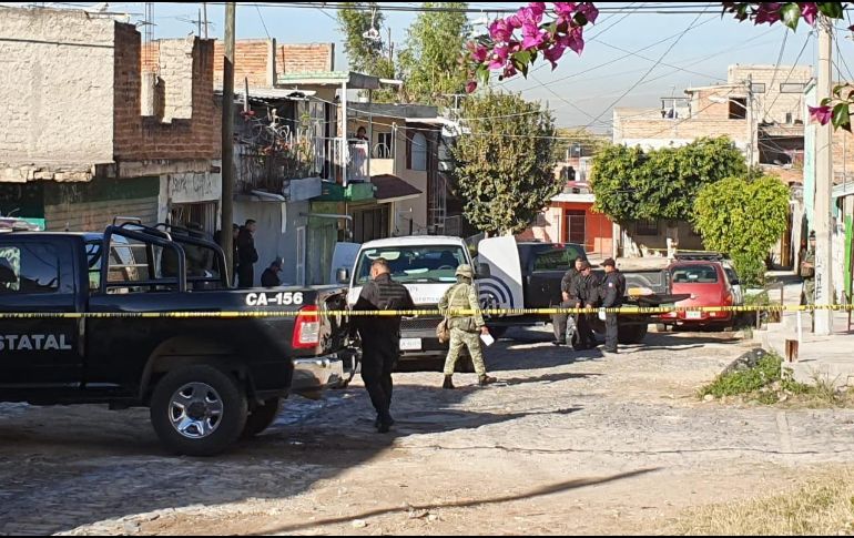 El lugar estaba resguardado por elementos de la Guardia Nacional mientras policías estatales reunían información. EL INFORMADOR /