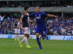 Santiago Giménez festeja su anotación, ocurrida al minuto 57 del partido. NTX/M. González