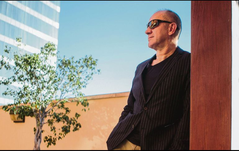 Expone. El escritor deja plasmado en su obra la realidad política y social actual. EL INFORMADOR / G. Gallo