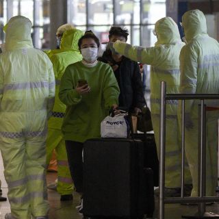 Sube a 902 cifra de muertos por coronavirus en China