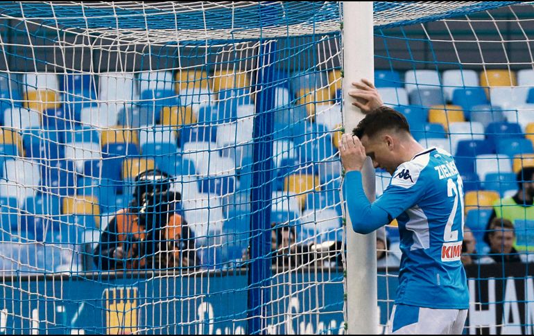 A sufrir. El conjunto napolitano sigue sin lograr los resultados esperados por su afición.  EFE