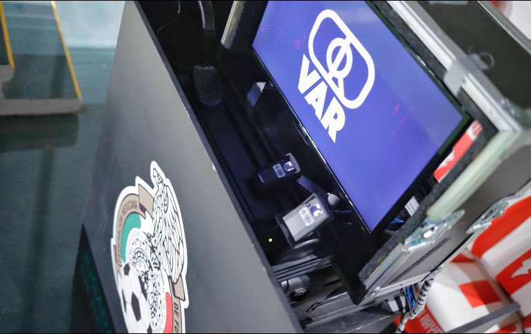 El ex silbante dice que para mejorar ''hay que encontrarle el modo a esa pequeña línea que existe en intervenir para ayudar al árbitro''. IMAGO7