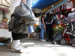 Resaltan que las bolsas con al menos 20% de material reutilizado se podrán comercializar. EL INFORMADOR / ARCHIVO