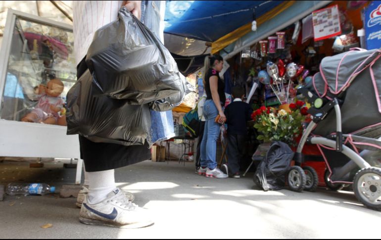 Resaltan que las bolsas con al menos 20% de material reutilizado se podrán comercializar. EL INFORMADOR / ARCHIVO
