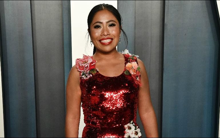 Yalitza publicó una imagen con el director Bong Joon Ho. AFP / F. Harrison