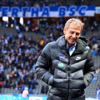 Jürgen Klinsmann renuncia a la dirección técnica del Hertha Berlín