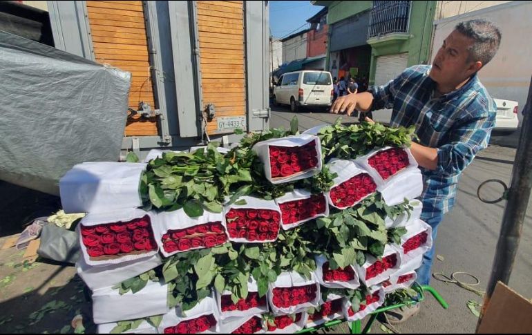 Día de San Valentín trae aumento en precios de rosas
