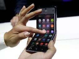 Según aseguraron los responsables de Samsung, el Z Flip, con pantalla de vidrio, puede plegarse y desplegarse hasta 200 mil veces sin que se rompa o aparezcan grietas. AP/J. Chiu