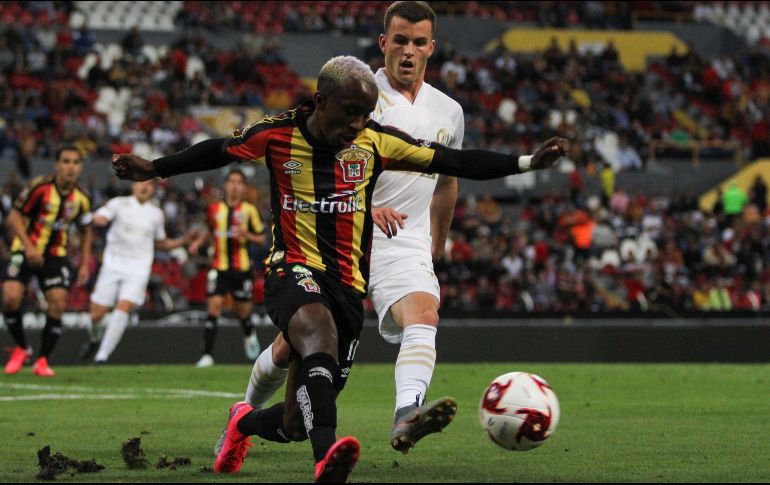 Tras el empate sin goles en los 90 minutos, el ganador de el trofeo del 60 Aniversario se definió en penales. IMAGO7 / F. Meza