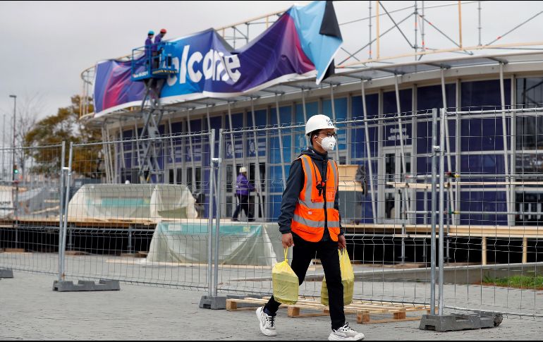 En Barcelona se ultiman los preparativos para el Congreso Mundial de Móviles (MWC), que enfrenta más de una veintena de cancelaciones a causa del coronavirus. EFE/A. Estévez