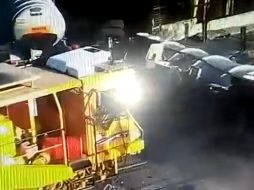 Se llevó a cabo la evacuación precautoria de alumnos de la Facultad de Ciencias Químicas de la Universidad Veracruzana, una escuela primaria, así como de viviendas aledañas. YouTube / KajunaFilms