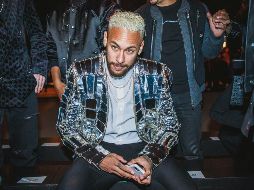 Tiempo libre. Al estar lesionado, el atacante amazónico se dedica a otras actividades como asistir a pasarelas y festivales de moda. EFE