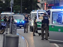 Policías locales implementaron un operativo para localizar a tres sospechosos de perpetrar el ataque. AP/ARCHIVO