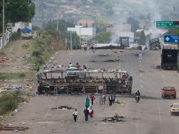 Los enfrentamientos en el municipio oaxaqueño dejaron un saldo de al menos seis muertos y más de 100 personas lesionadas. AP/ARCHIVO